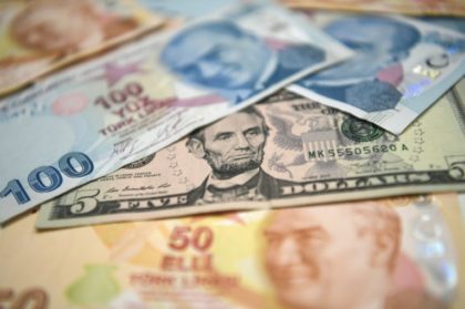 Top Turkish official to head to US as strains bash lira