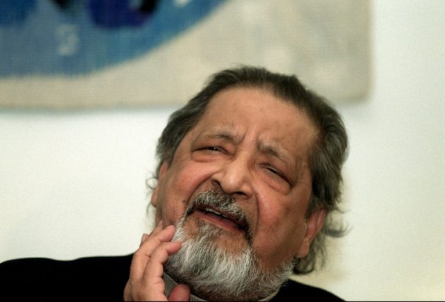 Rushdie leads tributes to writer V.S. Naipaul