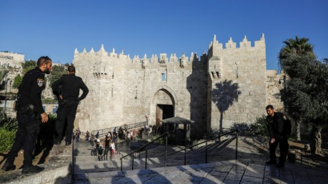 Jerusalem police shoot knife-wielding Israeli Arab man