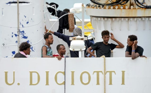 Italy threatens EU funding in migrant row