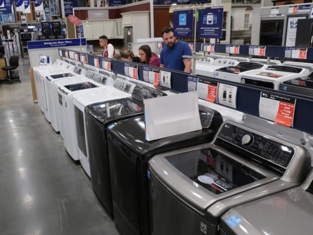 US durable goods orders fell 1.7 percent in July