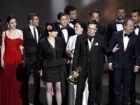 Emmy diversity fail Amy Sherman-Palladino, front and center left, Daniel Palladino and the cast and crew of "The Marvelous Mrs. Maisel" accept the award for outstanding comedy series at the 70th Primetime Emmy Awards on Monday, Sept. 17, 2018, at the Microsoft Theater in Los Angeles. (Photo by Chris Pizzello/Invision/AP)