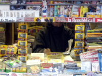 GettyImages-1833068 ROME - MARCH 6 : A newsstand at Navona Square is shown March 6, 2003 in Rome, Italy. (Photo by Franco Origlia/Getty Images)