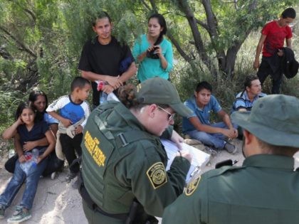 Border Patrol agents apprehend migrants near Rincon Village in South Texas. (File Photo: John Moore/Getty Images)