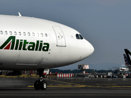 An Alitalia airplane is seen rolling on the tarmac on June 21, 2018 at the Fiumicino Airport, in Rome. (Photo by Alberto PIZZOLI / AFP) (Photo credit should read ALBERTO PIZZOLI/AFP/Getty Images)
