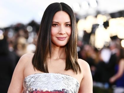 Actor Olivia Munn attends the 24th Annual Screen Actors Guild Awards at The Shrine Auditor