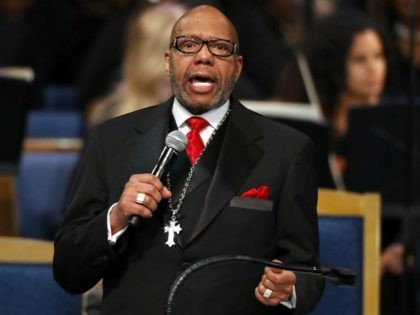 Rev. Jasper Williams, Jr., delivers the eulogy during the funeral service for Aretha Frank