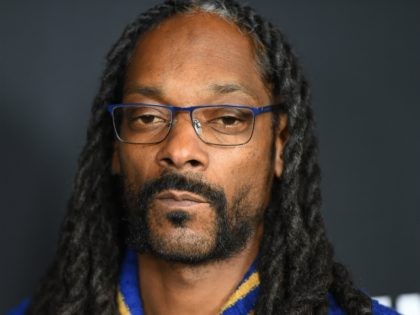 Recording artist Snoop Dogg attends the Los Angeles premiere of 'Meet The Blacks' March 29, 2016 at the Arclight Cinema in Hollywood, California. / AFP / ROBYN BECK (Photo credit should read ROBYN BECK/AFP/Getty Images)