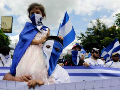 TOPSHOT - A little girl is pictured during a march against Nicaraguan President Daniel Ortega's government in Managua, on September 2, 2018. - At least two people were injured on Sunday, when alleged paramilitaries fired against an opposition march, which ended up in violence in eastern Managua. (Photo by INTI …