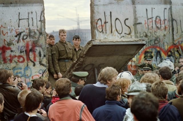 Authorities reject art project bid to rebuild Berlin Wall
