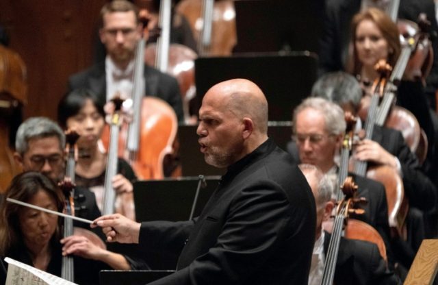 In striking debut, New York Philharmonic maestro embraces new