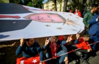 As well as protesters, wellwishers took to the streets of Cologne holding a huge portait of the Turkish president as he arrived to open one of Europe's largest mosques