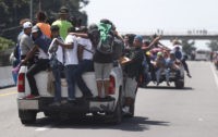 Central America Migrant Caravan Central American migrants making their way to the U.S. in a large caravan cling to the trucks of drivers who offered them free rides, as they arrive to Tapachula, Mexico, Sunday, Oct. 21, 2018. Despite Mexican efforts to stop them at the Guatemala-Mexico border, about 5,000 Central American migrants resumed …