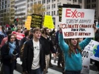 Exxon Mobil protest (Johnny Silvercloud / Flickr / CC / Cropped) Exxon Mobil protest (Johnny Silvercloud / Flickr / CC / Cropped)
