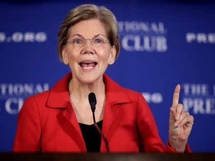 WASHINGTON, DC - AUGUST 21: Sen. Elizabeth Warren (D-MA) speaks at the National Press Club August 21, 2018 in Washington, DC. Warren spoke on ending corruption in the nation's capital during her remarks. (Photo by Win McNamee/Getty Images)