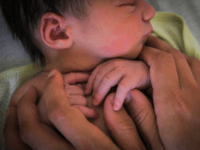 A mother holds her newborn baby on July 7, 2018 at the hospital in Nantes, western France. (Photo by LOIC VENANCE / AFP) (Photo credit should read LOIC VENANCE/AFP/Getty Images)