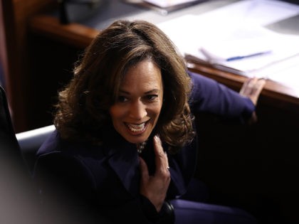 WASHINGTON, DC - SEPTEMBER 05: Sen. Kamala Harris (D-CA) confers with an aide as Supreme C