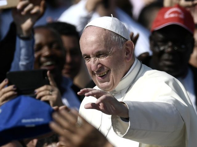 Pope Francis waves to faithfuls after presiding over a canonization ceremony in St Peter's Square at the Vatican, on October 14, 2018. - Pope Francis canonizes two of the most important and contested figures of the 20th-century Catholic Church, declaring Pope Paul VI and the martyred Salvadoran Archbishop Oscar Romero …