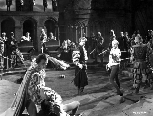 1948: English actor, producer and director Laurence Olivier (1907-1989) playing Hamlet i