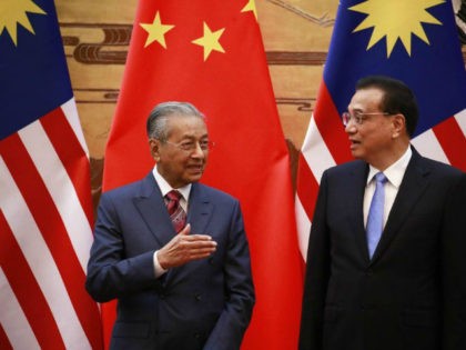 Malaysian Prime Minister Mahathir Mohamad (L) and his Chinese counterpart Li Keqiang chat during a signing ceremony at the Great Hall of the People (GHOP) in Beijing, China, 20 August 2018.(Photo by How Hwee Young - Pool/Getty Images)