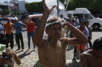 Mexico Central America Migrant Caravan Central American migrants making their way to the U.S. in a large caravan bathe using water from a fire hydrant at the main plaza in Tapachula, Mexico, Monday, Oct. 22, 2018. Thousands of Central American migrants hoping to reach the U.S. were deciding Monday whether to rest in this southern …