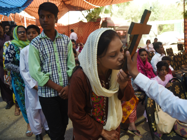 Family Prays for Pakistani Christian Sentenced to Death for Blasphemy