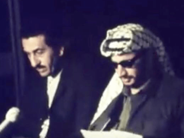 Abu Youssef and Yasser Arafat (Yasser Al-Najjar / Facebook)