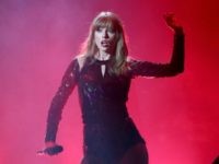 Swiftcrop LOS ANGELES, CA - OCTOBER 09: Taylor Swift performs onstage during the 2018 American Music Awards at Microsoft Theater on October 9, 2018 in Los Angeles, California. (Photo by Frederick M. Brown/Getty Images)