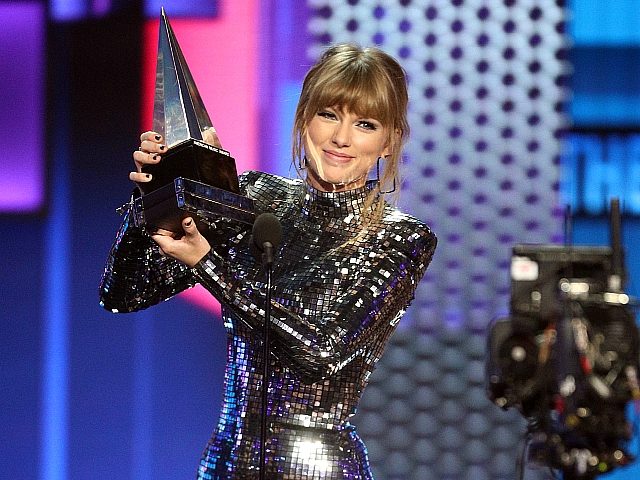 LOS ANGELES, CA - OCTOBER 09: Taylor Swift accepts the Artist of the Year award onstage during the 2018 American Music Awards at Microsoft Theater on October 9, 2018 in Los Angeles, California. (Photo by Frederick M. Brown/Getty Images)