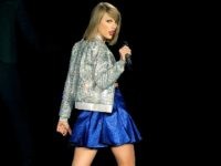 Taylordemkav1 LAS VEGAS, NV - MAY 15: Recording artist Taylor Swift performs onstage during Rock in Rio USA at the MGM Resorts Festival Grounds on May 15, 2015 in Las Vegas, Nevada. (Photo by Christopher Polk/Getty Images)