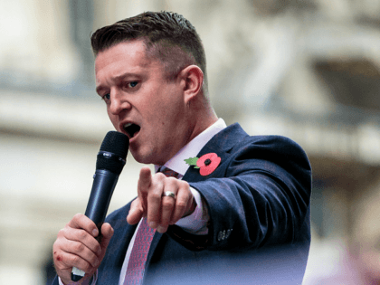 LONDON, ENGLAND - OCTOBER 23: Far-right figurehead Tommy Robinson, real name Stephen Yaxley-Lennon addresses supporters outside the Old Bailey on October 23, 2018 in London, England. The Former English Defence League leader and British National Party member is facing a re-trial on charges of contempt. (Photo by Jack Taylor/Getty Images)