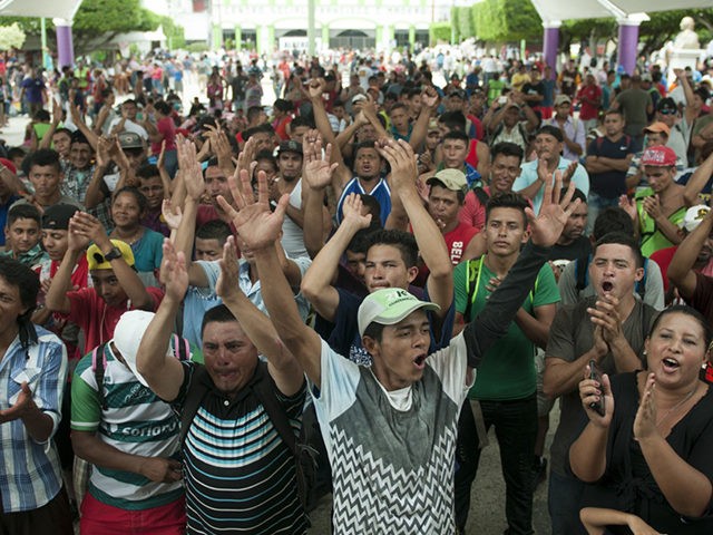 migrant-caravan-12345-ap-640x480.jpg