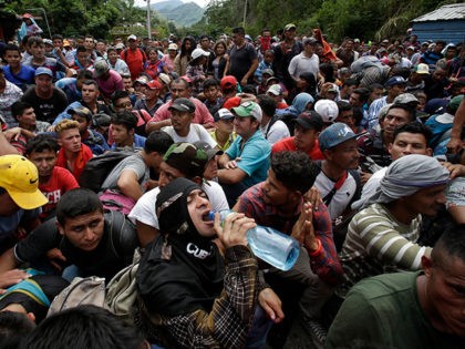 Hundreds of Hondurans are blocked at the border crossing in Agua Caliente, Guatemala, Mond