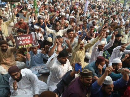 Supporters of Tehreek-e-Labaik Pakistan (TLP), a hard-line religious political party, chan