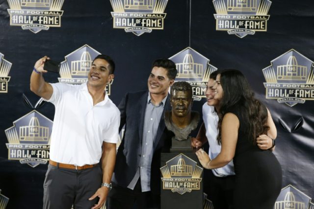 Seau family settles with NFL in lawsuit over suicide