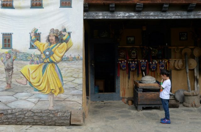 China woos Bhutan, to India's displeasure