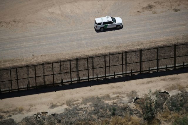 Pentagon to send about 800 troops to US-Mexico border