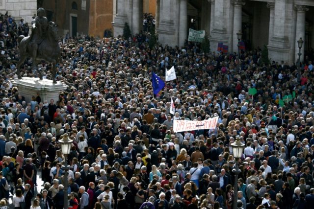 Thousands protest over Rome's decline as mayor teeters