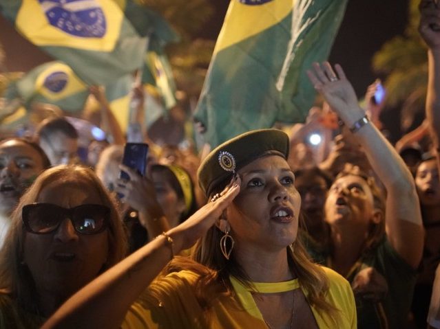 Bolsonaro Supporters Tell Brazilian Socialists: 'Go to Cuba'