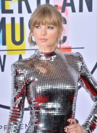 Taylor Swift opens AMAs with first awards performance in 3 years