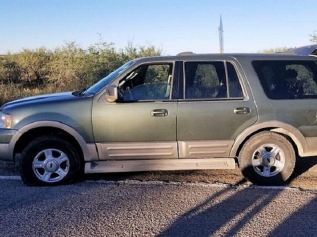 Border Patrol agents apprehend a smuggler and six illegal aliens following a vehicle pursu