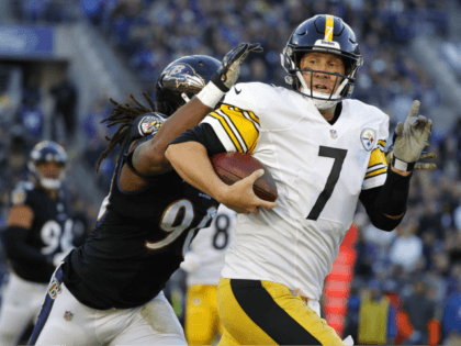 Quarterback Ben Roethlisberger #7 of the Pittsburgh Steelers is tackled as he runs with the ball by outside linebacker Za'Darius Smith #90 of the Baltimore Ravens in the fourth quarter at M&T Bank Stadium on November 4, 2018 in Baltimore, Maryland. (Photo by Scott Taetsch/Getty Images)