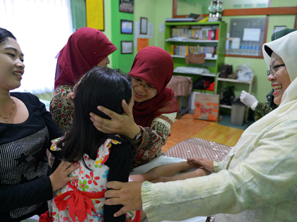 TO GO WITH AFP STORY 'Indonesia-religion-Islam-health-women-rights,FEATURE' by Arlina Arsh