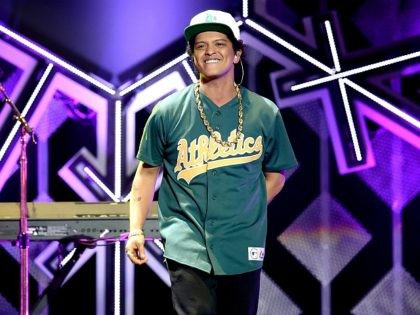 LOS ANGELES, CA - DECEMBER 02: Singer Bruno Mars performs onstage during 102.7 KIIS FM's Jingle Ball 2016 presented by Capital One at Staples Center on December 2, 2016 in Los Angeles, California. (Photo by Kevin Winter/Getty Images for iHeartMedia)