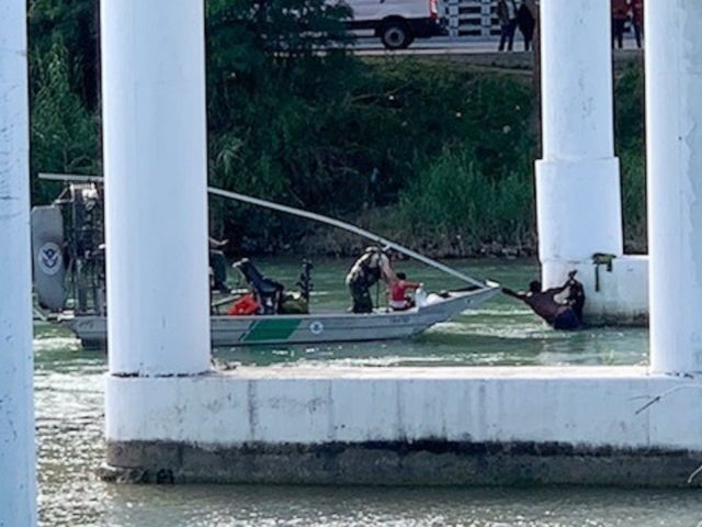 Del Rio Sector Border Patrol agents rescue five members of a Honduran migrant family from possibly drowning in Rio Grande River. (Photo: U.S. Border Patrol/Del Rio Sector)