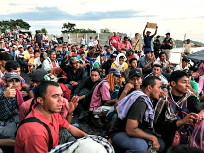 migrant-caravan-men