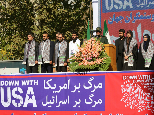 Iranian Revolutionary Guards commander Major General Mohammad Ali Jafari (C) speaks during