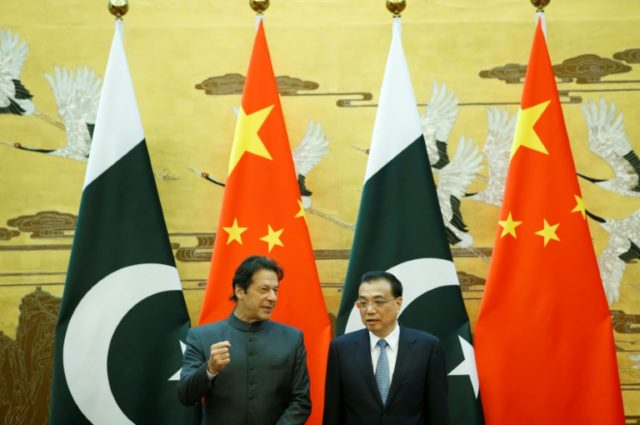 With eye on aid, Pakistan PM meets Chinese counterpart