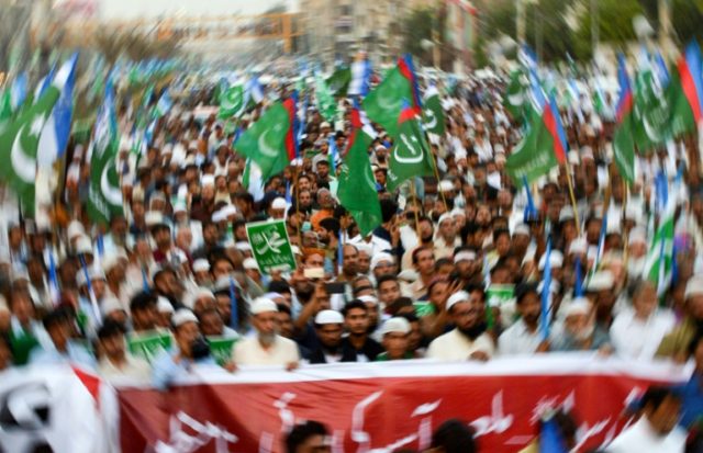Pakistan PM under fire for deal with hardliners in blasphemy row