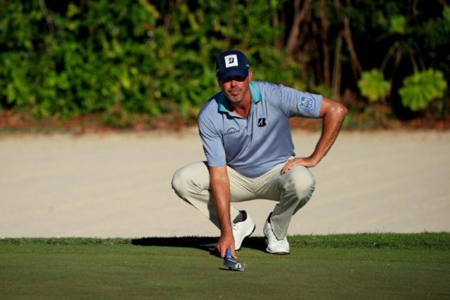 Kuchar takes two-shot lead over Champ in Mexico
